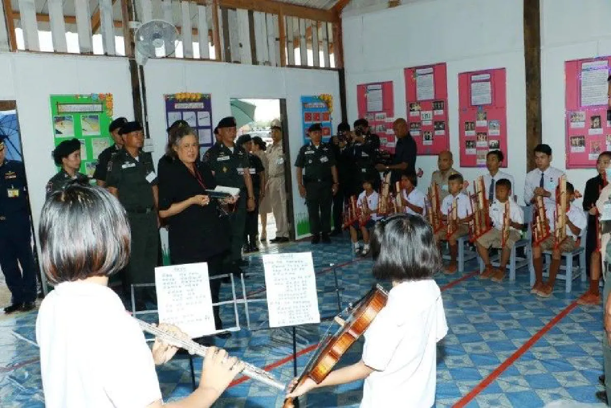 ภาพซาบซึ้งสมเด็จพระเทพฯเสด็จฯเปิดศูนย์การเรียนรู้ ตชด.