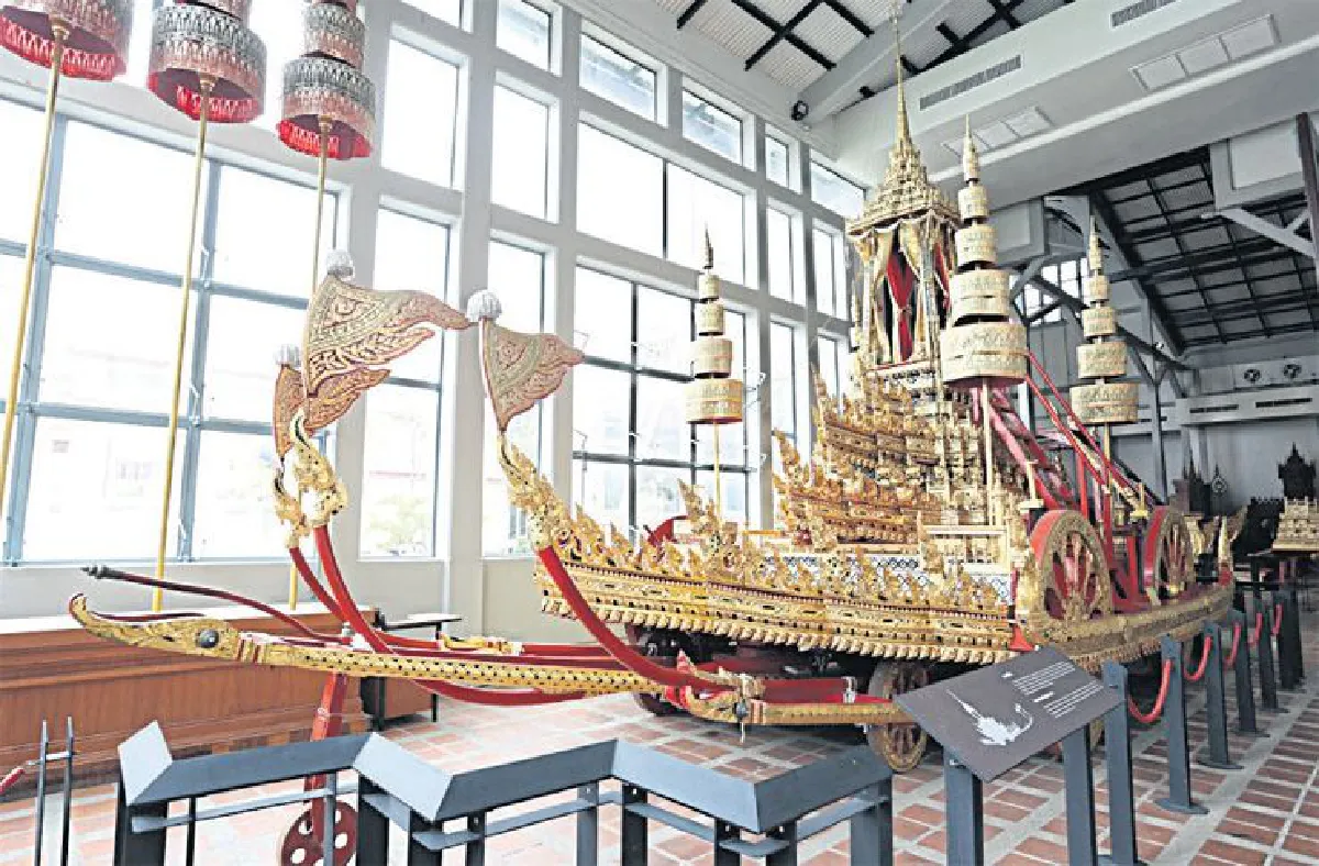 ราชรถ ราชยาน คานหาม ในพระราชพิธีถวายพระเพลิงพระบรมศพ