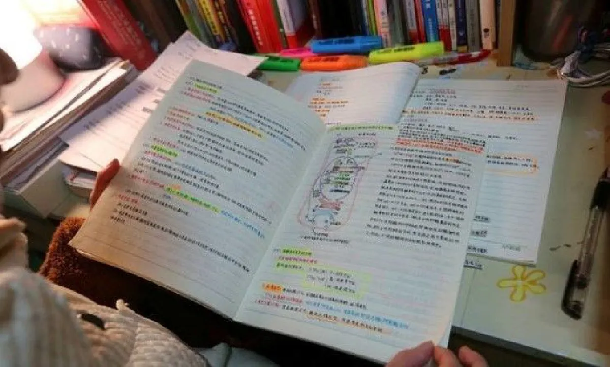 โลกออนไลน์จีนแห่แชร์สมุดโน้ตขั้นเทพของนักศึกษาสาว