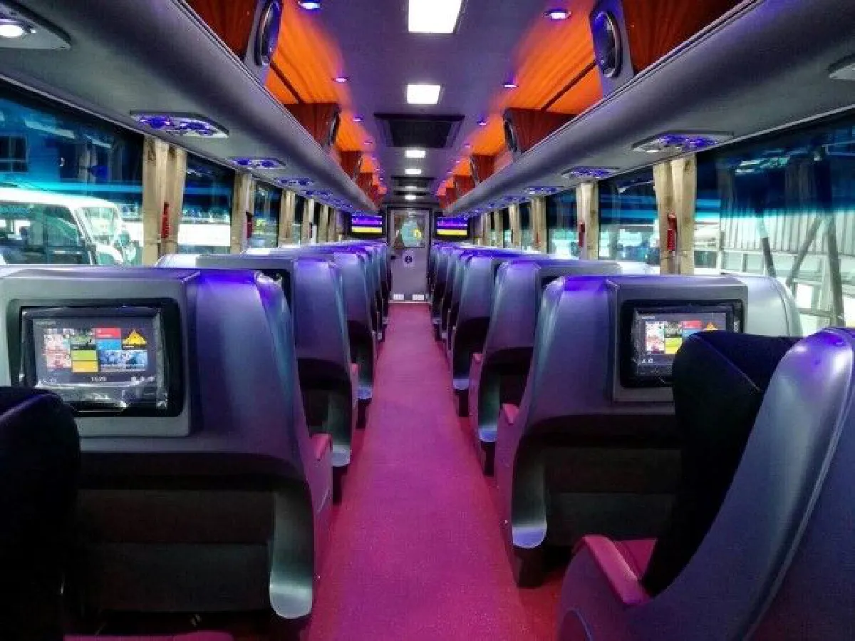 อย่างกับเครื่องบิน! เปิดตัว "เวียงพิงค์บัส" รถทัวร์ซูเปอร์วีไอพี