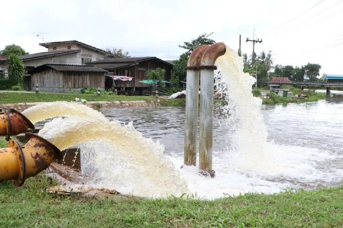 นราธิวาสฝนลดแต่น้ำยังท่วมขังในพื้นที่3อำเภอ