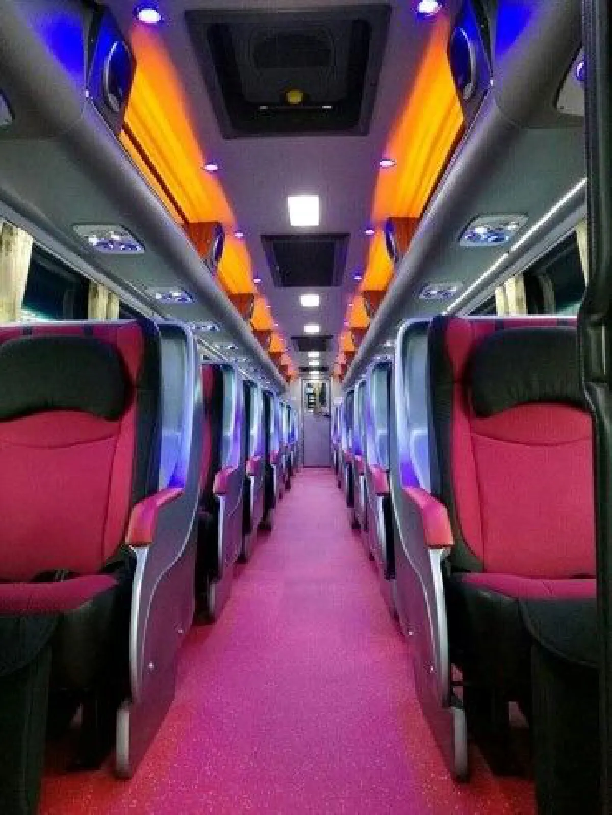 อย่างกับเครื่องบิน! เปิดตัว "เวียงพิงค์บัส" รถทัวร์ซูเปอร์วีไอพี