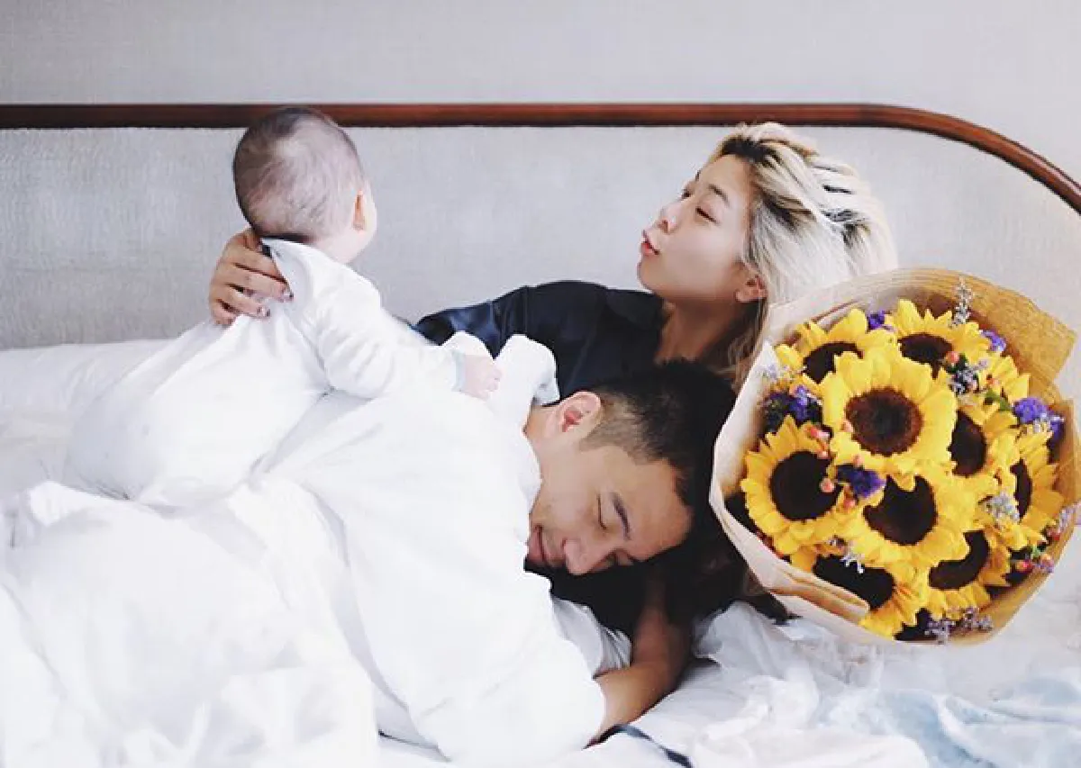 น่ารักน่าเอ็นดู! น้องเป่าเปา ลูกสาว กุ๊บกิ๊บ-บี้  ในชุดซานต้าตัวน้อย