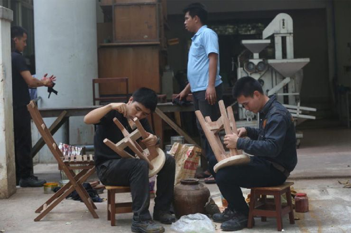 โรงเรียนพระดาบส สร้างสัมมาชีพ สร้างเฟอร์นิเจอร์พันธุ์ไทย โรงเรียนพระดาบส สร้างสัมมาชีพ สร้างเฟอร์นิเจอร์พันธุ์ไทย