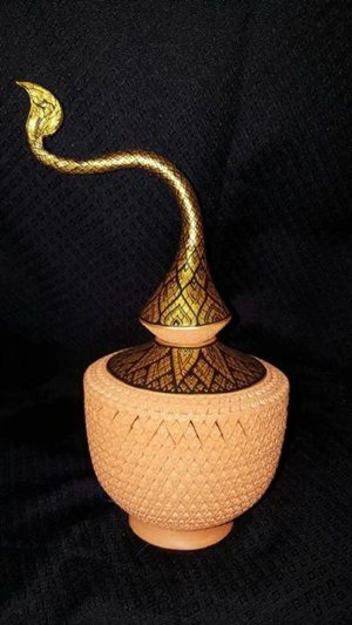 ‘บ้านดินมอญ’ ดินเผาไทย สู่ตลาดโลก