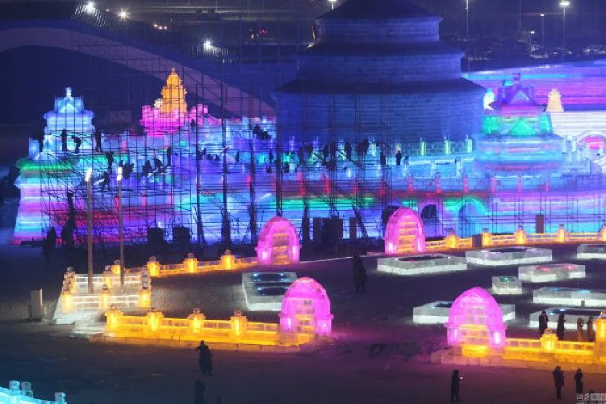 นักท่องเที่ยวแห่ชมความสวยงามของเทศกาลหิมะ ในฮาร์บิน
