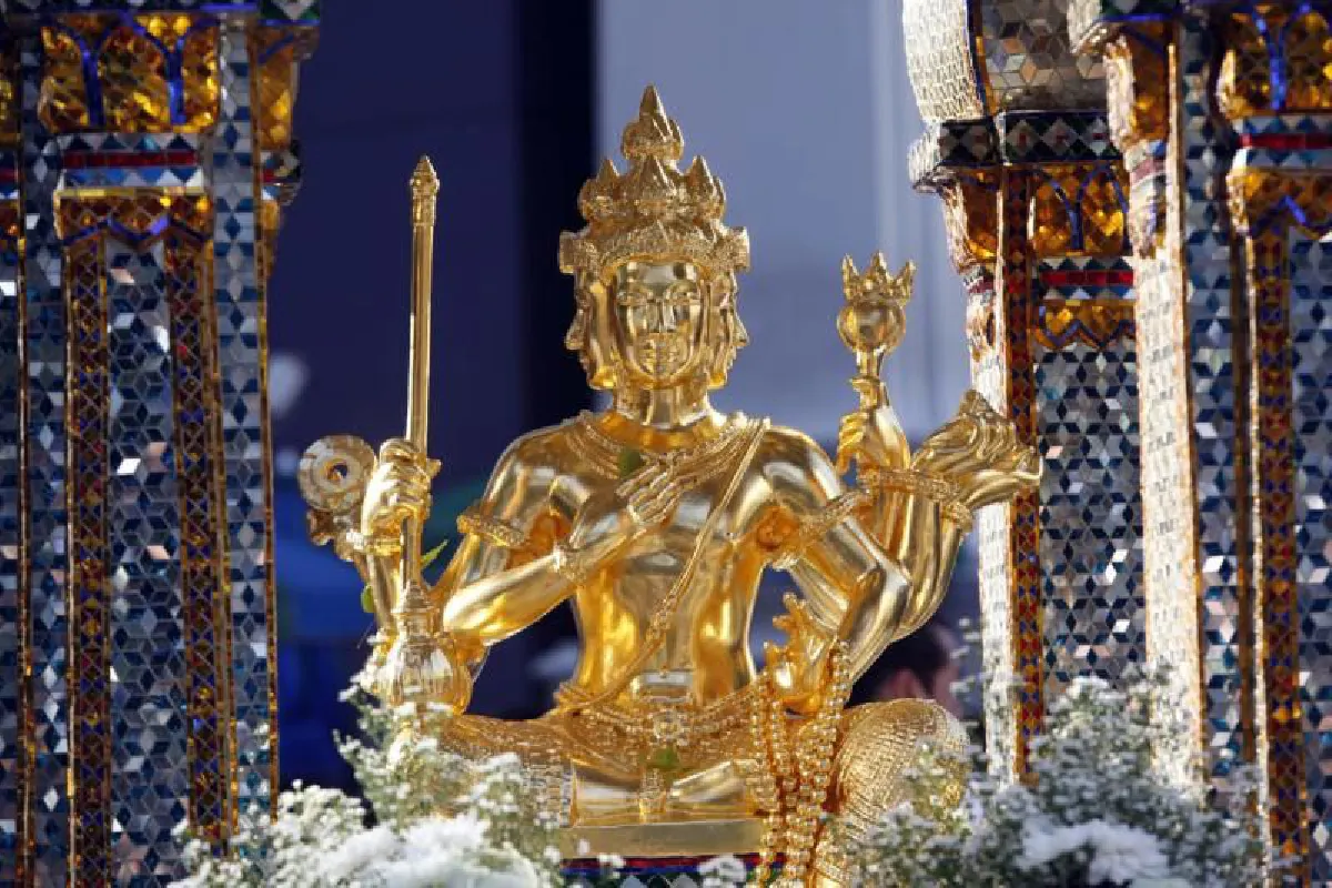 ส่งท้ายปีเก่าต้อนรับปีใหม่ ย่านราชประสงค์