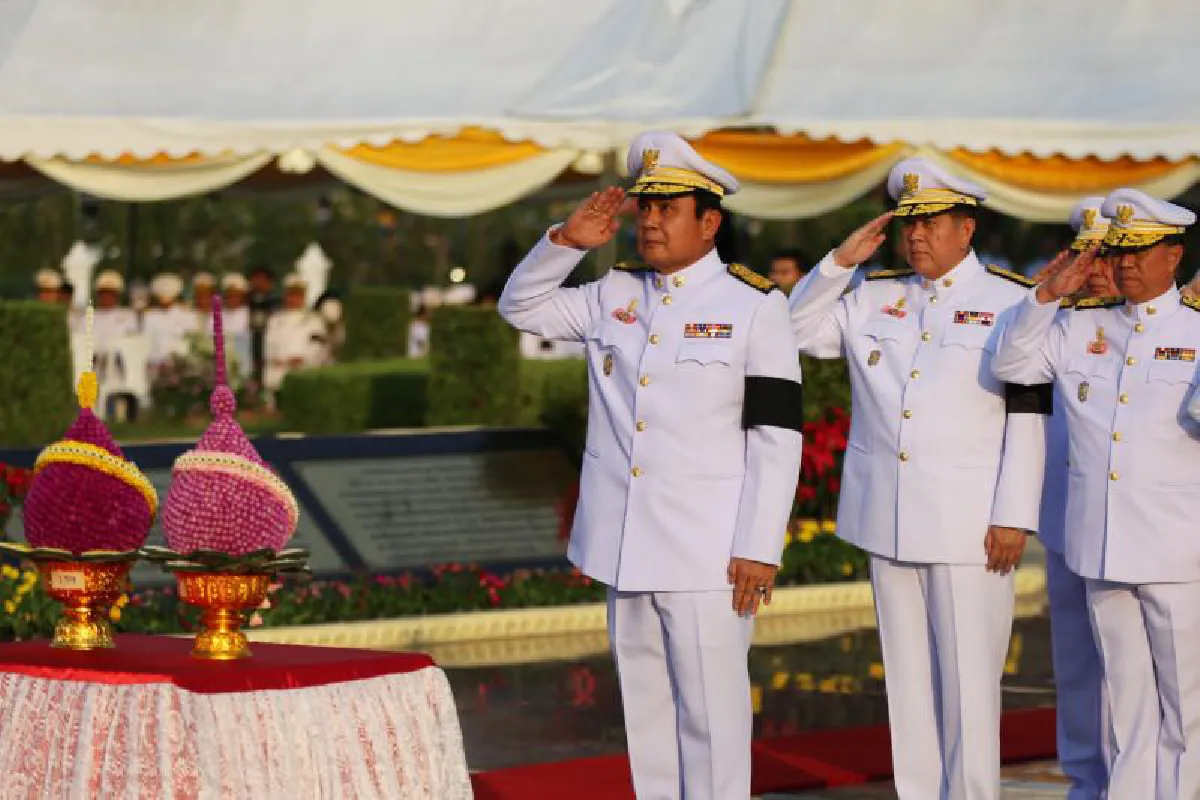 นายกฯถวายพานพุ่มวันตากสินมหาราช