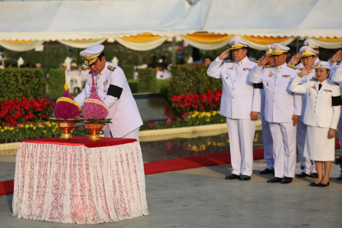 นายกฯถวายพานพุ่มวันตากสินมหาราช