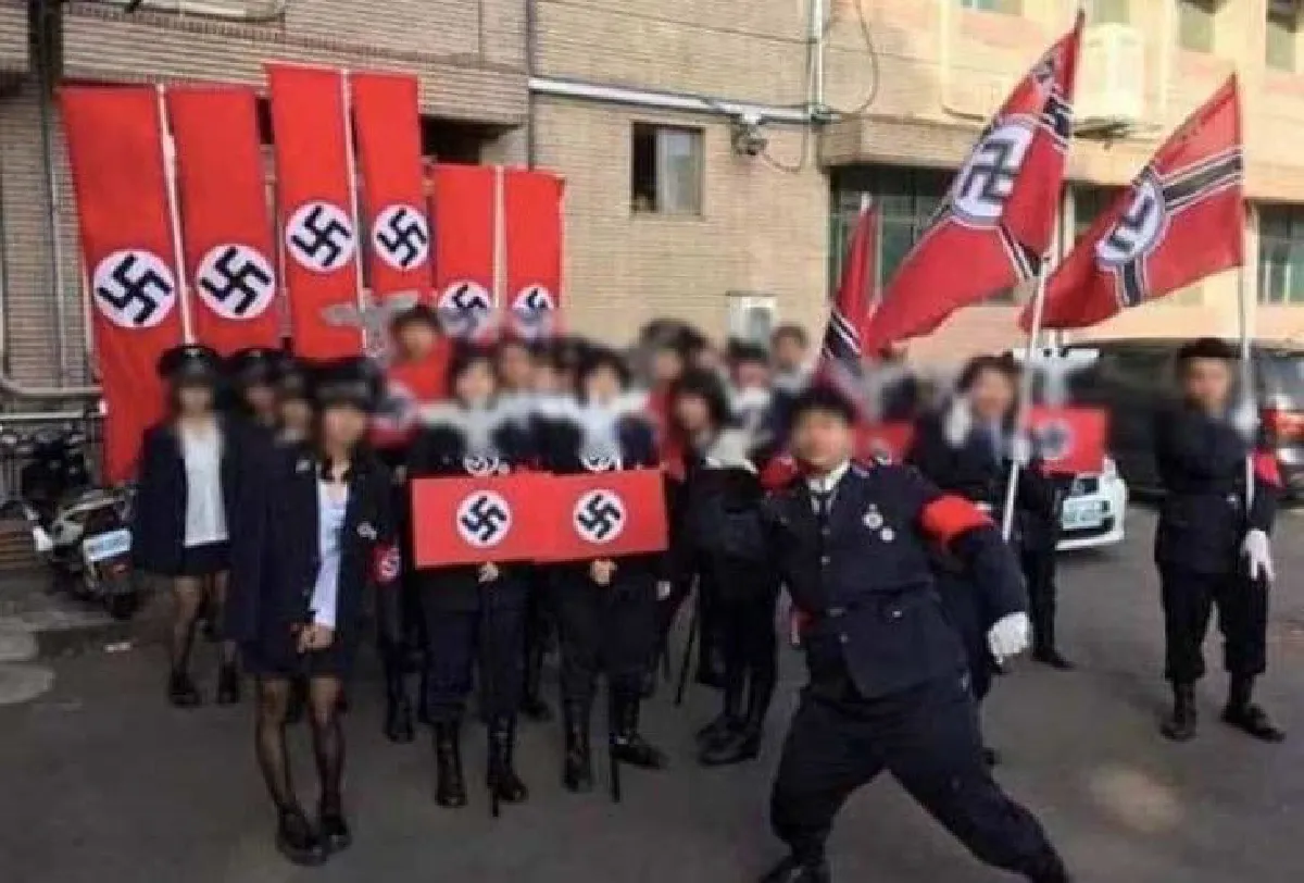 ครูใหญ่โรงเรียนมัธยมไต้หวันลาออก หลังนร.แต่งชุดนาซีเดินขบวนพาเหรด