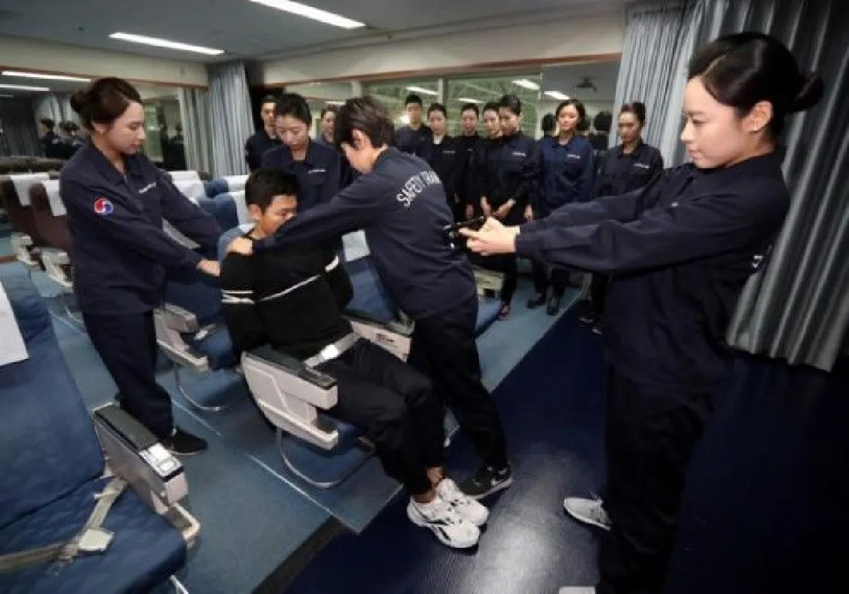 โคเรียนแอร์อนุญาตลูกเรือใช้ปืนไฟฟ้ากับผู้โดยสารที่ก่อความไม่สงบได้