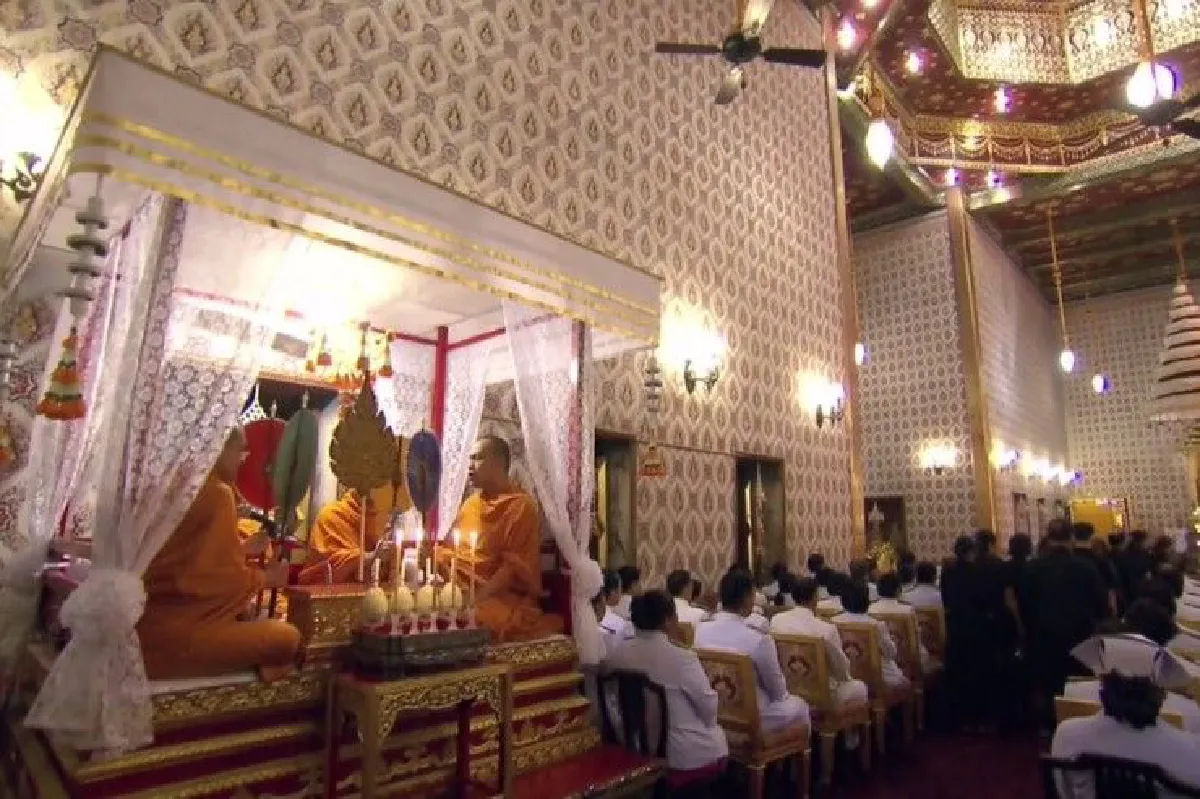 สมเด็จพระเจ้าอยู่หัวบำเพ็ญพระราชกุศลพระบรมศพร.9