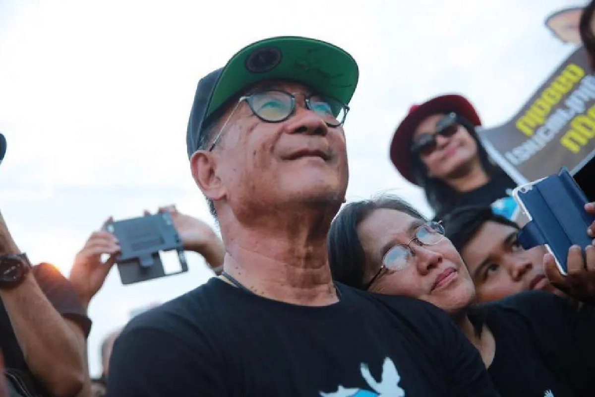 รอยยิ้มแห่งความสุข! ตูน บอดี้สแลม ถอยรถป้ายแดง เป็นของขวัญปีใหม่ให้พ่อแม่