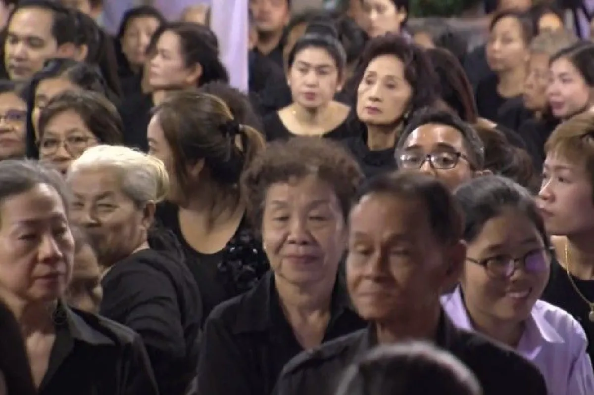 สมเด็จพระเจ้าอยู่หัวบำเพ็ญพระราชกุศลพระบรมศพร.9