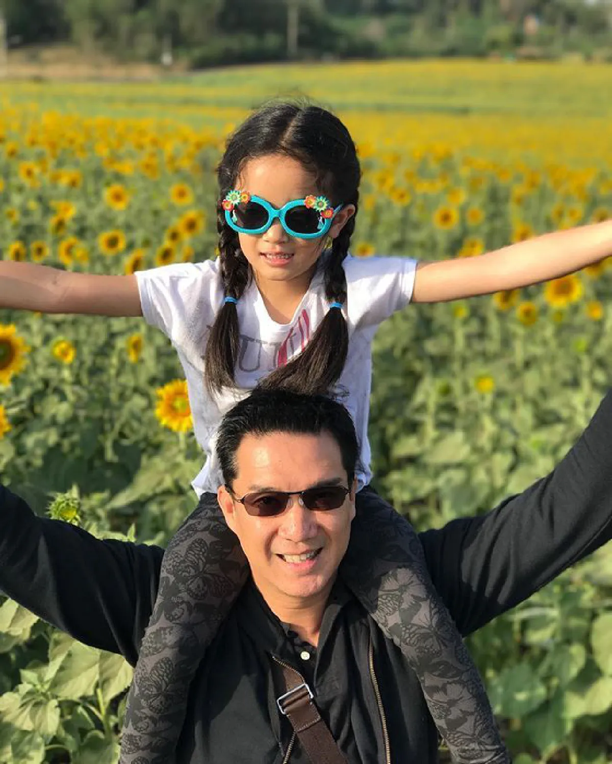 ทริปสุขสันต์! พ่อบรู๊ค-แม่กบ พาลูกๆเที่ยวเขาใหญ่สัมผัสธรรมชาติ