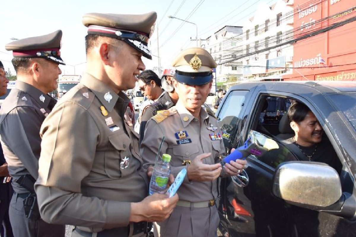 ตำรวจชลบุรีเปิดจุดบริการปีใหม่ลดอุบัติเหตุ ตำรวจชลบุรีเปิดจุดบริการปีใหม่ลดอุบัติเหตุ
