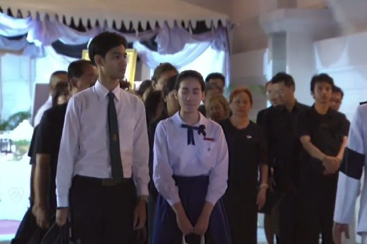 สมเด็จพระเจ้าอยู่หัวบำเพ็ญพระราชกุศลพระบรมศพร.9