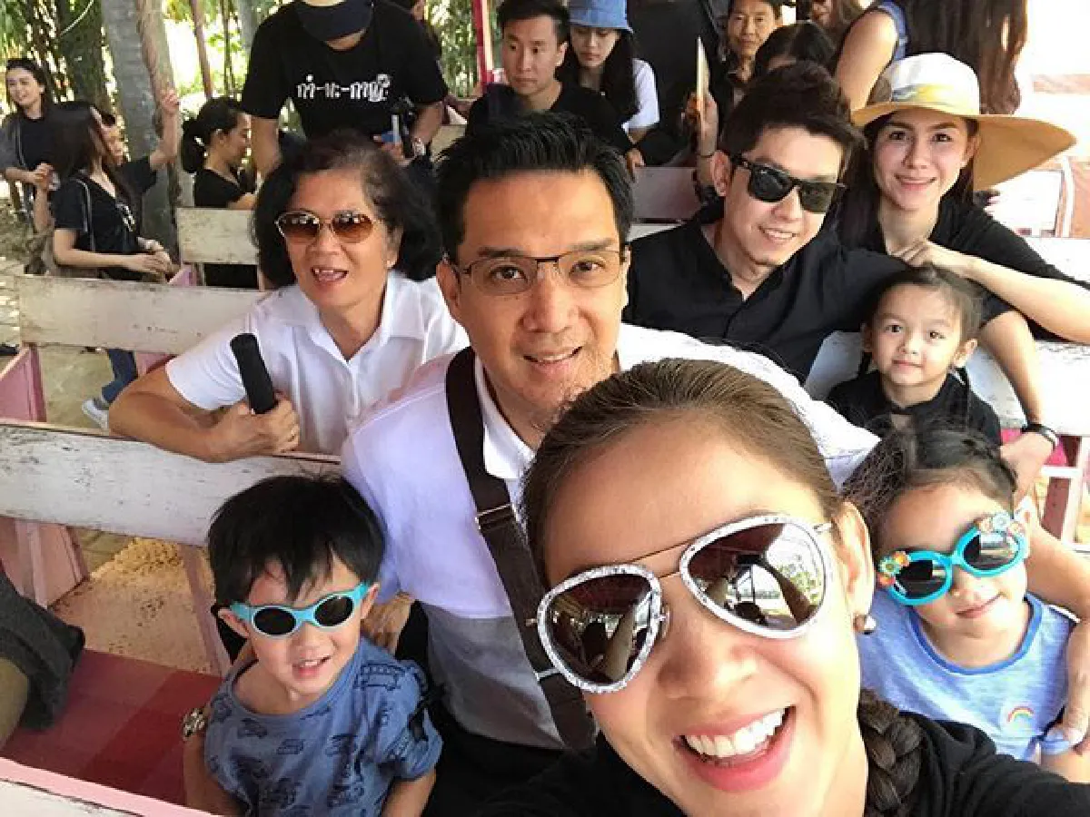 ทริปสุขสันต์! พ่อบรู๊ค-แม่กบ พาลูกๆเที่ยวเขาใหญ่สัมผัสธรรมชาติ