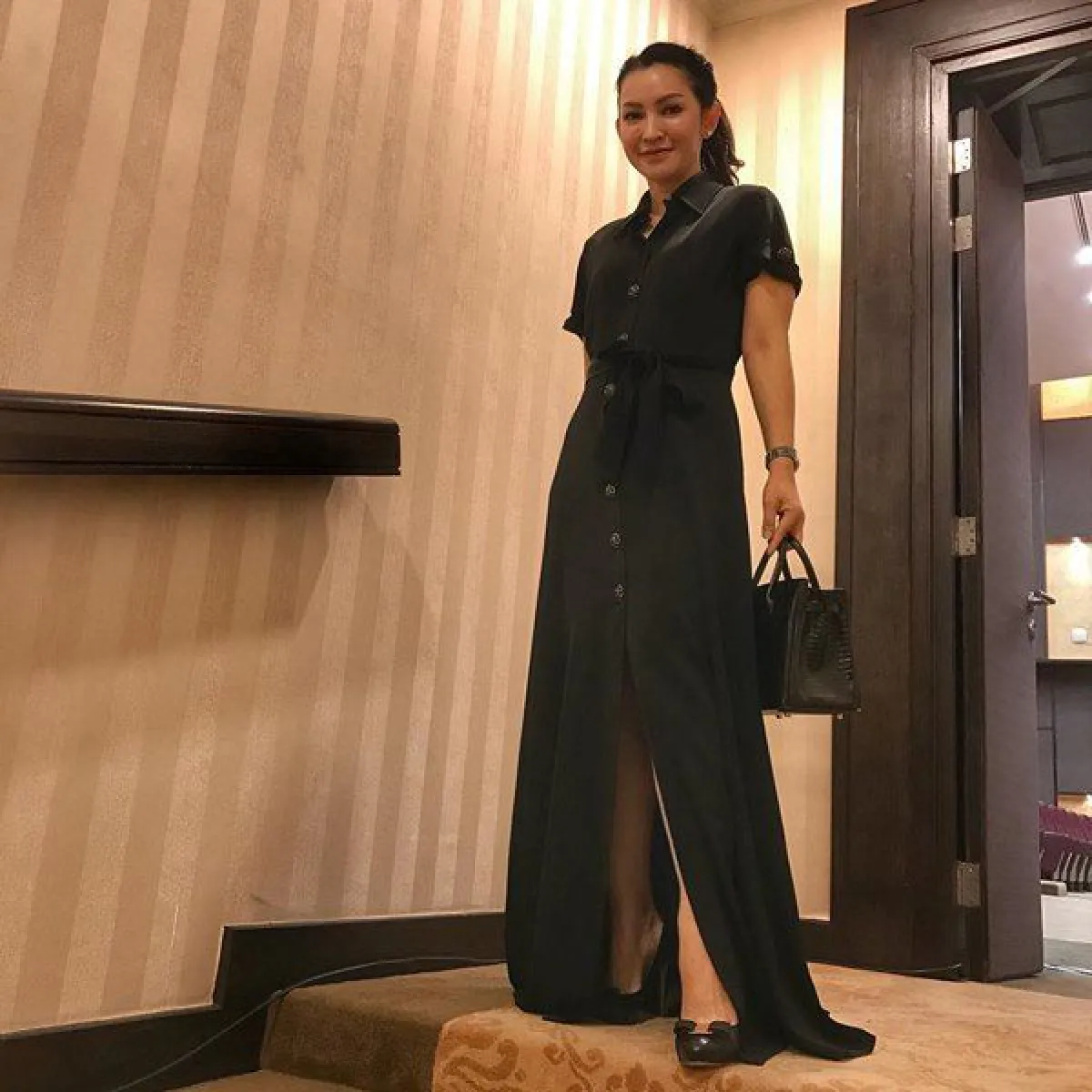 46 ยังแจ๋ว! ปุ้ย พิมลวรรณ เล่นโยคะโชว์หุ่นยังเซี๊ยะริมทะเล