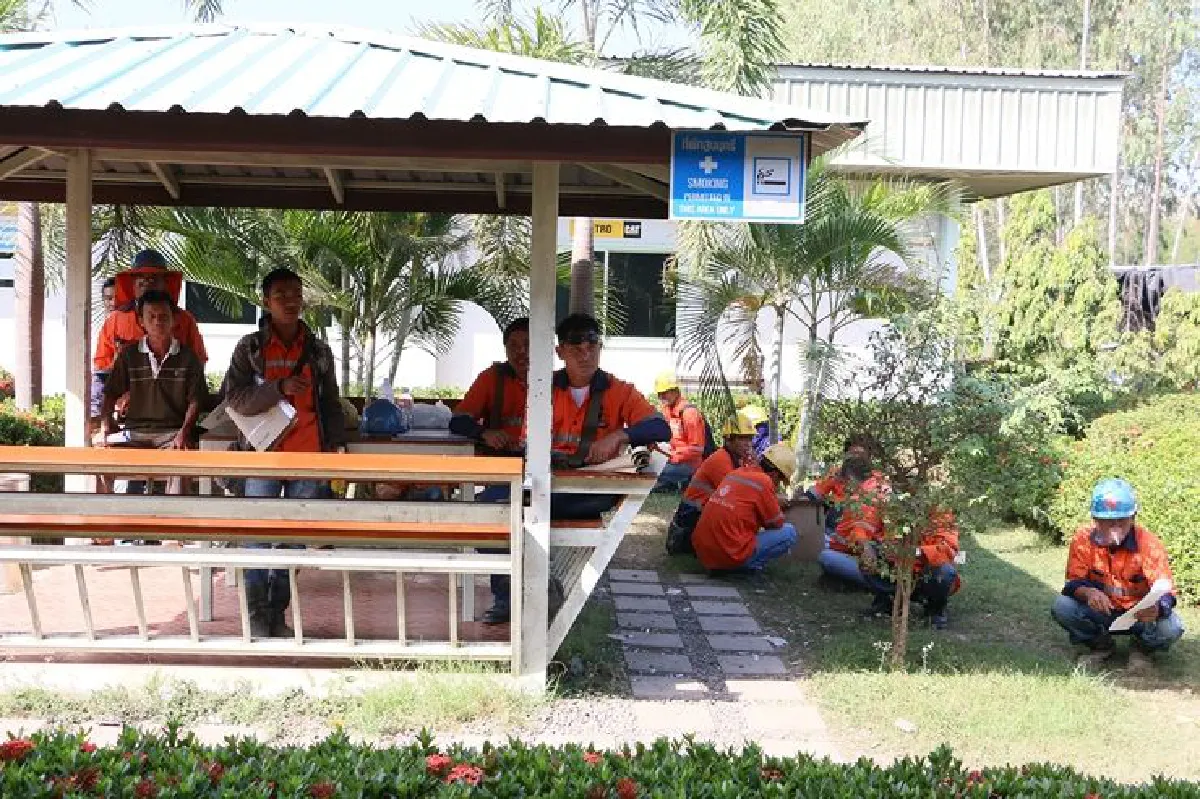 คนงานอัคราขอพักกายใจรับสภาพถูกเลิกจ้าง