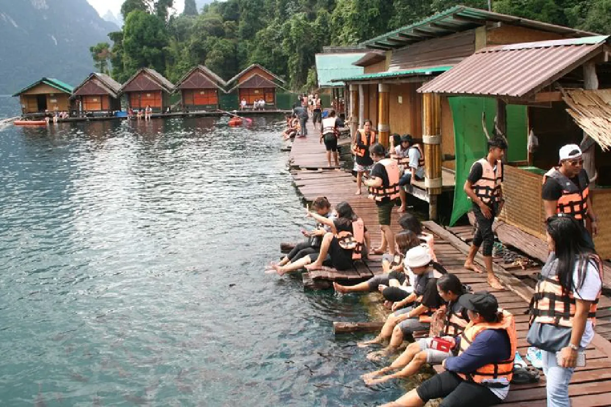 อุทยานเขาสกกำชับคนเที่ยวกุ้ยหลินเมืองไทยต้องสวมชูชีพ