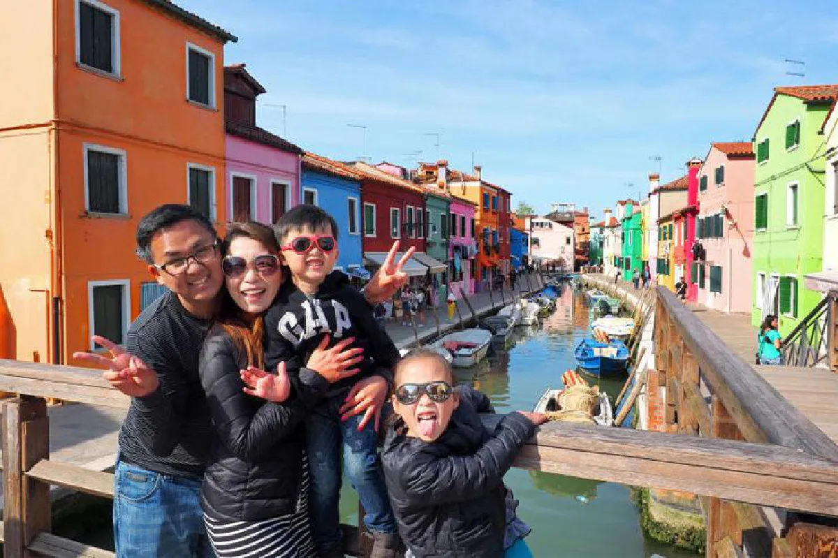 2 มาดามส์   เลี้ยงลูกด้วยการเดินทาง