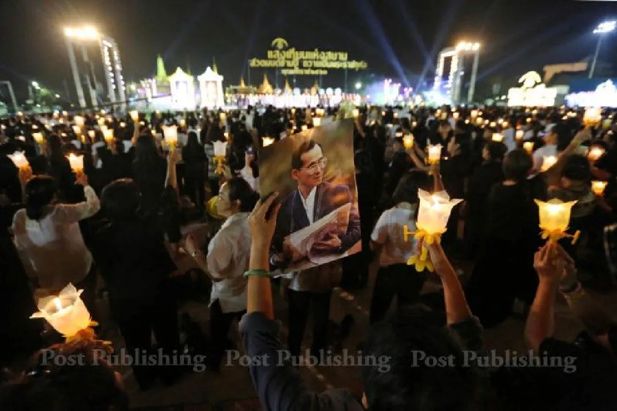 ประมวลภาพแสงเทียนแห่งสยาม-สวดมนต์ข้ามปี ถวายเป็นพระราชกุศล