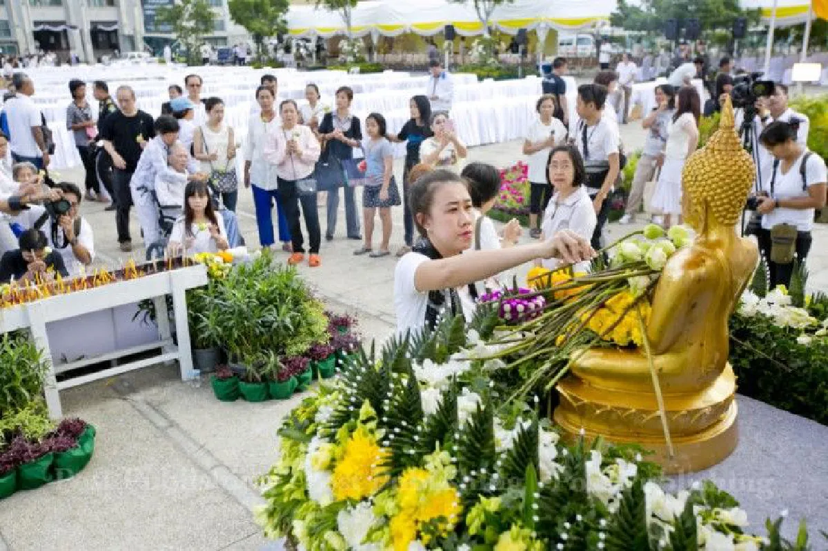 กทม.จัดทำบุญตักบาตรในวันขึ้นปีใหม่ที่ลานคนเมือง
