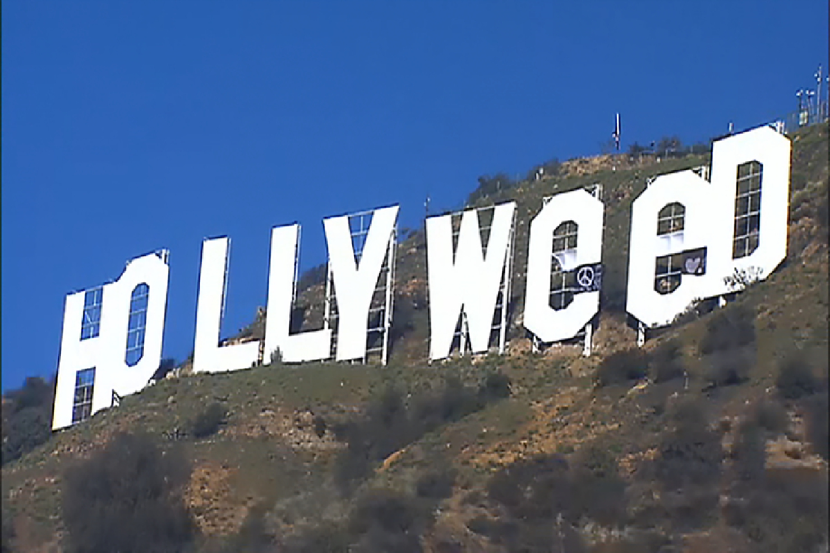 มือดีย่องเปลี่ยนป้าย"Hollywood"เป็น"Hollyweed" มือดีย่องเปลี่ยนป้าย"Hollywood"เป็น"Hollyweed"