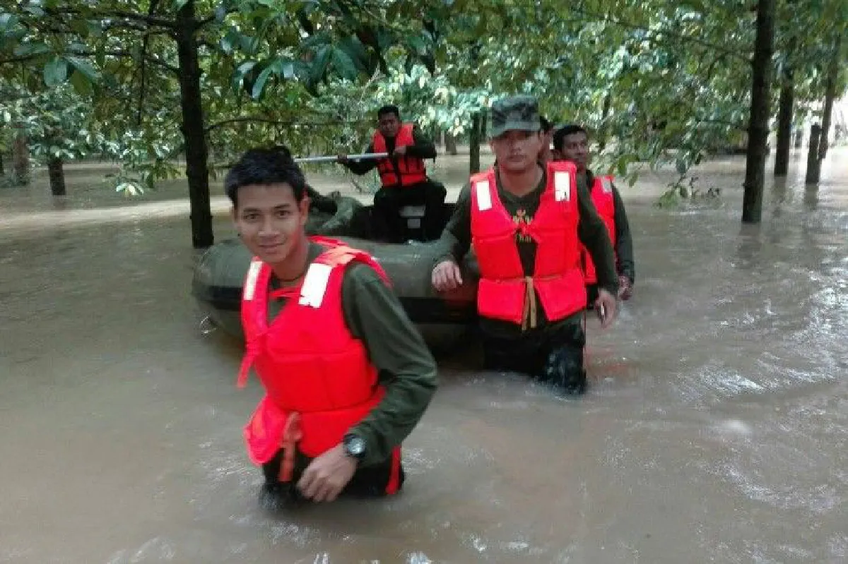 น้ำท่วมนราธิวาสขยายวงกว้างหลังฝนตกในพื้นที่ต่อเนื่อง