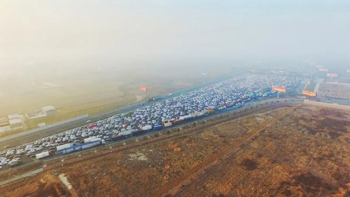 ชมภาพชุดจราจรอัมพาตในจีน หลังสิ้นสุดวันหยุดปีใหม่