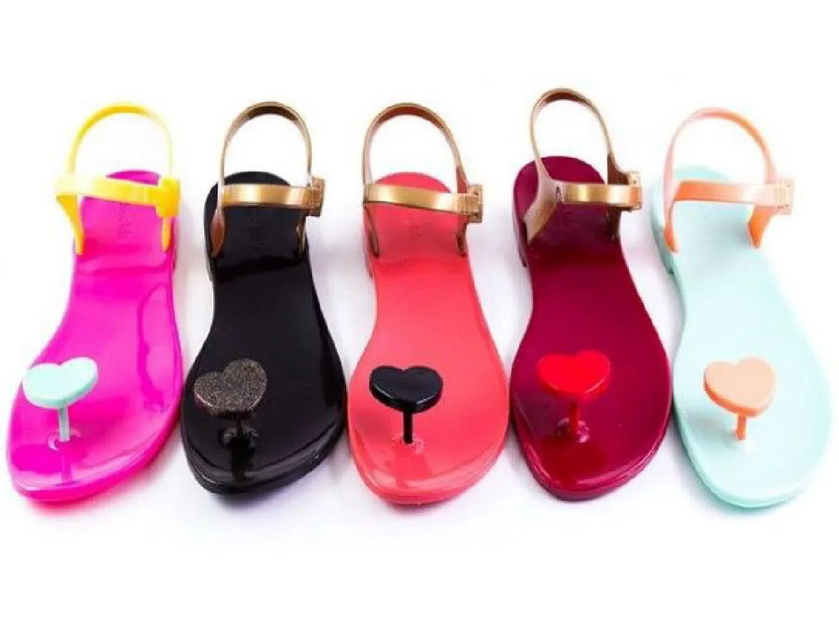 "ชูส์ลาล่า" รองเท้าแตะดีไซน์เด่น