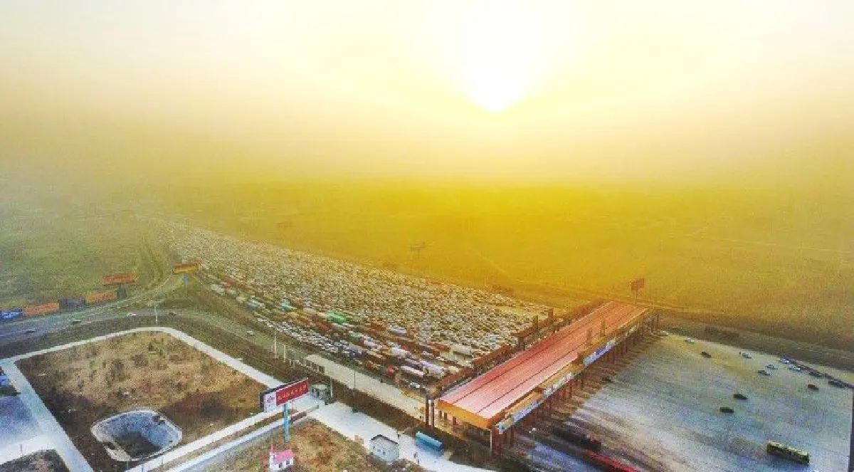 ชมภาพชุดจราจรอัมพาตในจีน หลังสิ้นสุดวันหยุดปีใหม่