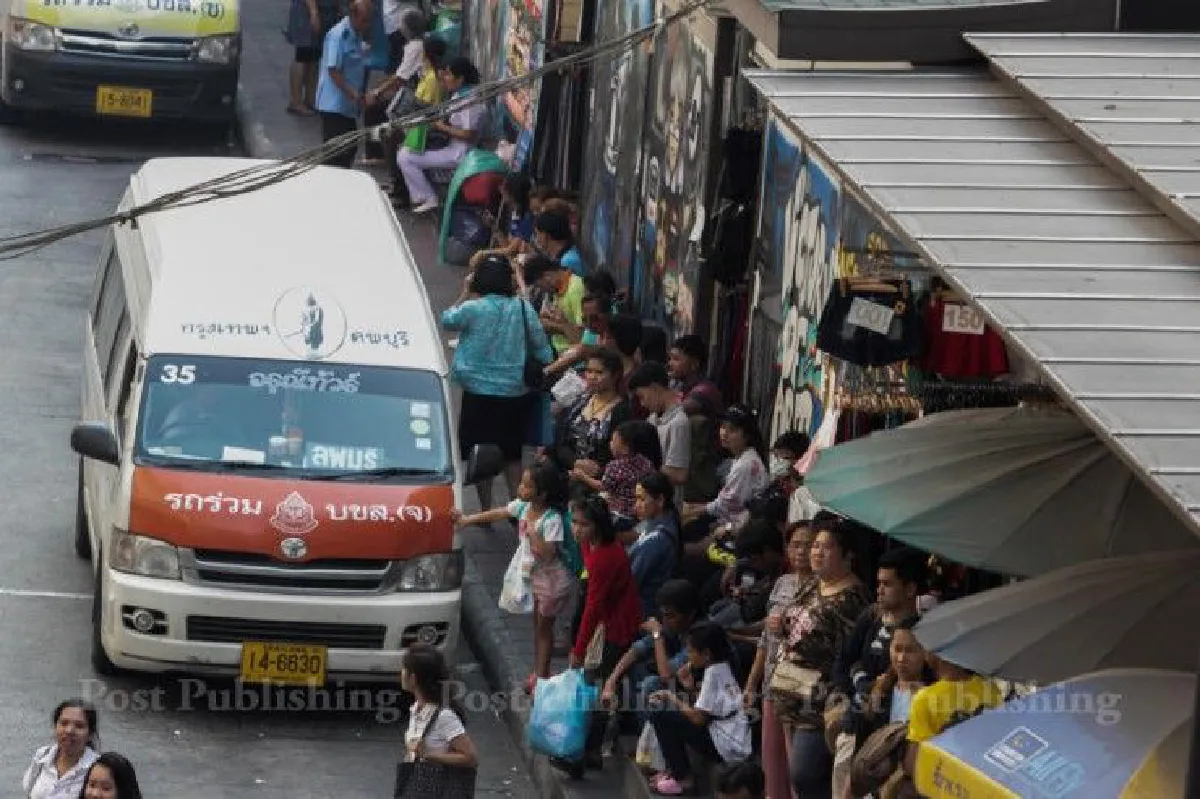 "กลัวแต่ก็ต้องนั่ง" เสียงครวญจากคนนั่งรถตู้โดยสารข้ามจังหวัด