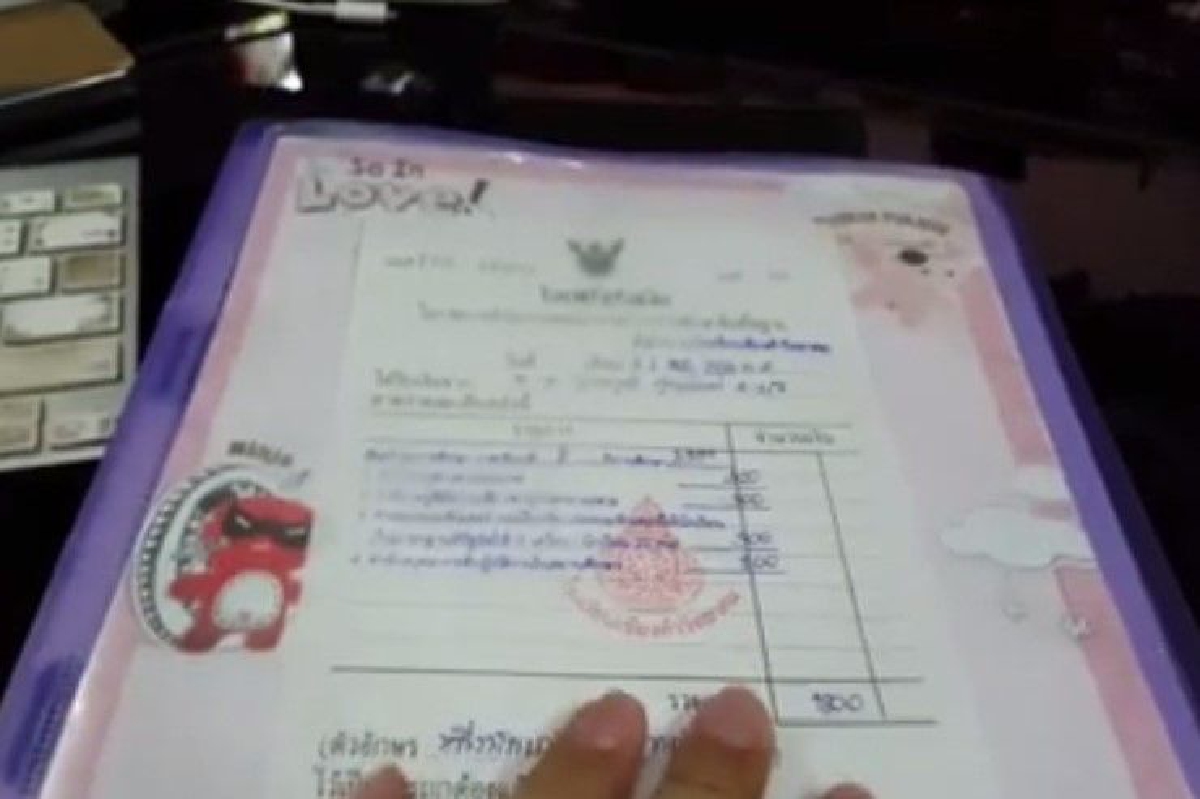 สุดฮา!เมื่อคุณพ่อเปิดสมุดแฟ้มที่ลูกชายลืมไว้ที่บ้าน สุดฮา!เมื่อคุณพ่อเปิดสมุดแฟ้มที่ลูกชายลืมไว้ที่บ้าน