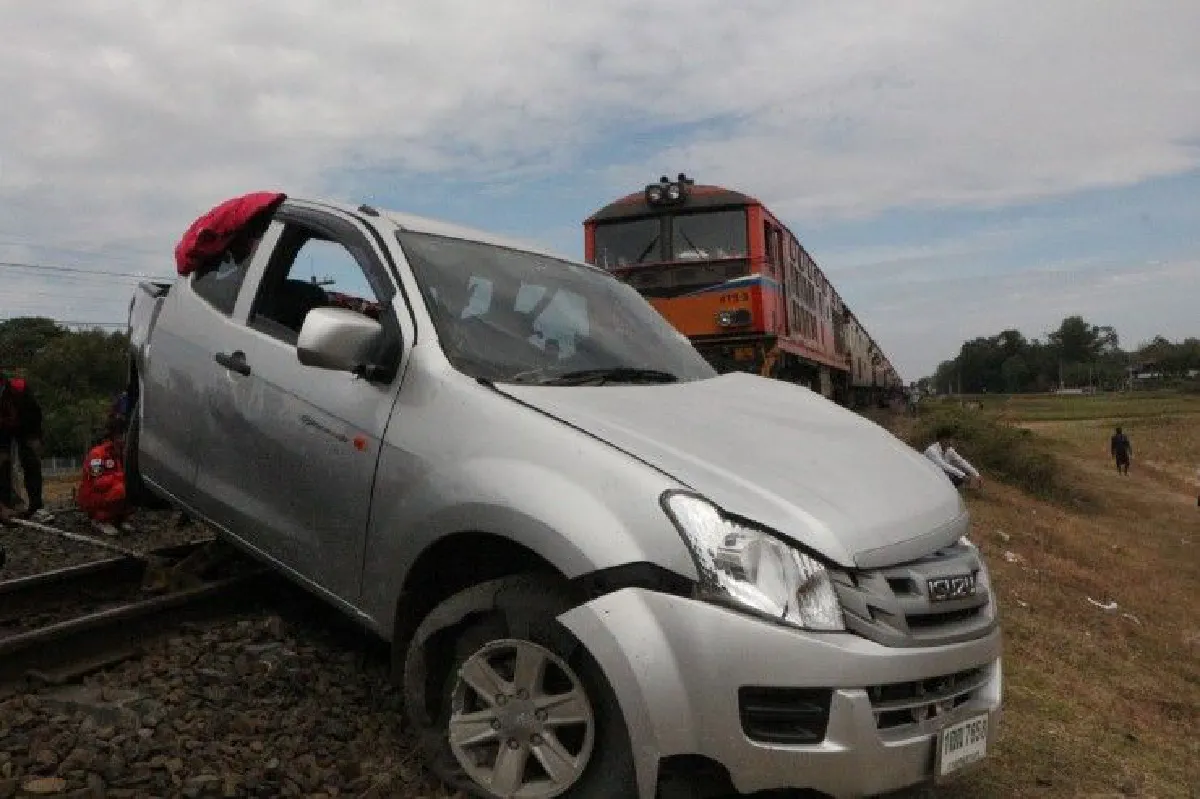 สลดรถไฟชนกระบะเด็กหญิง5ขวบดับ-เจ็บอีก3ราย
