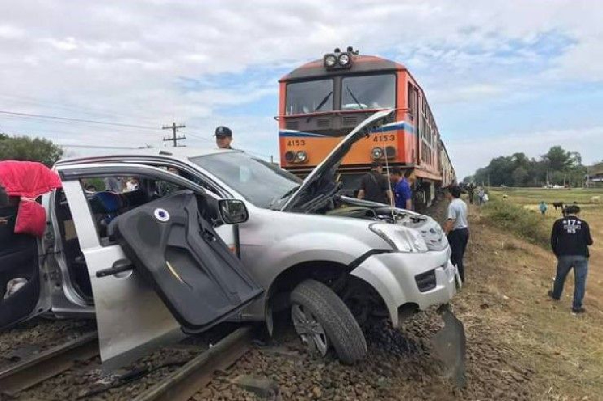 การรถไฟเตือนผู้ใช้รถลดความเร็ว-เพิ่มความระวังเมื่อข้ามจุดตัด การรถไฟเตือนผู้ใช้รถลดความเร็ว-เพิ่มความระวังเมื่อข้ามจุดตัด