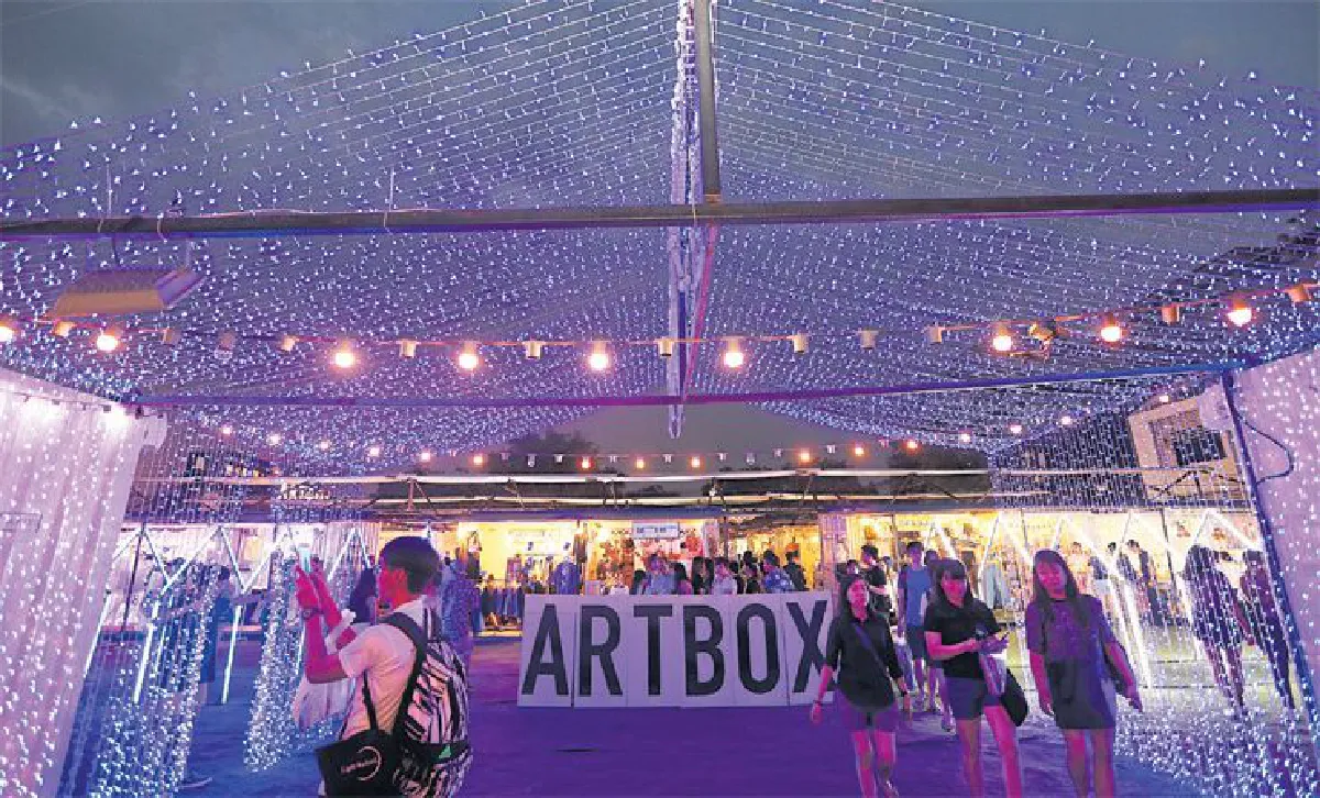 เดินชิลเสพงานศิลปะเก๋ๆ ARTBOX At Chatuchuk