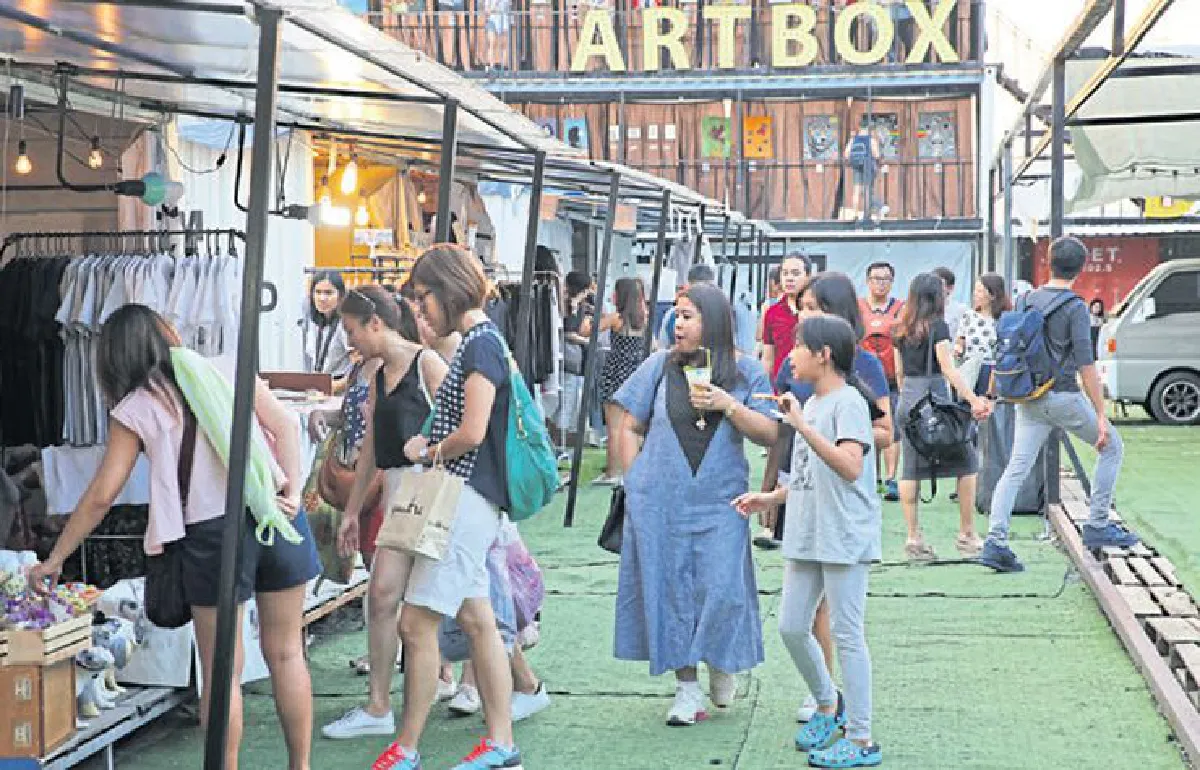 เดินชิลเสพงานศิลปะเก๋ๆ ARTBOX At Chatuchuk