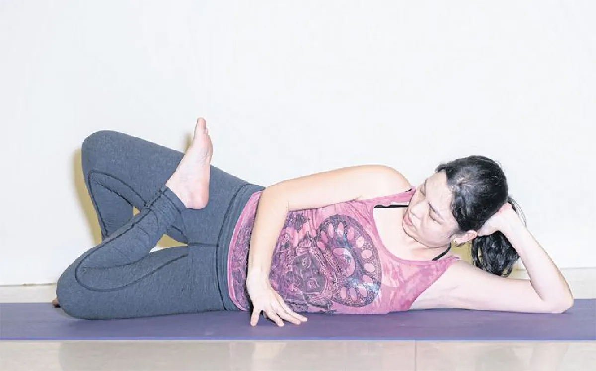 Modified Side-Reclining Leg Lift version B (Anatanasana B)