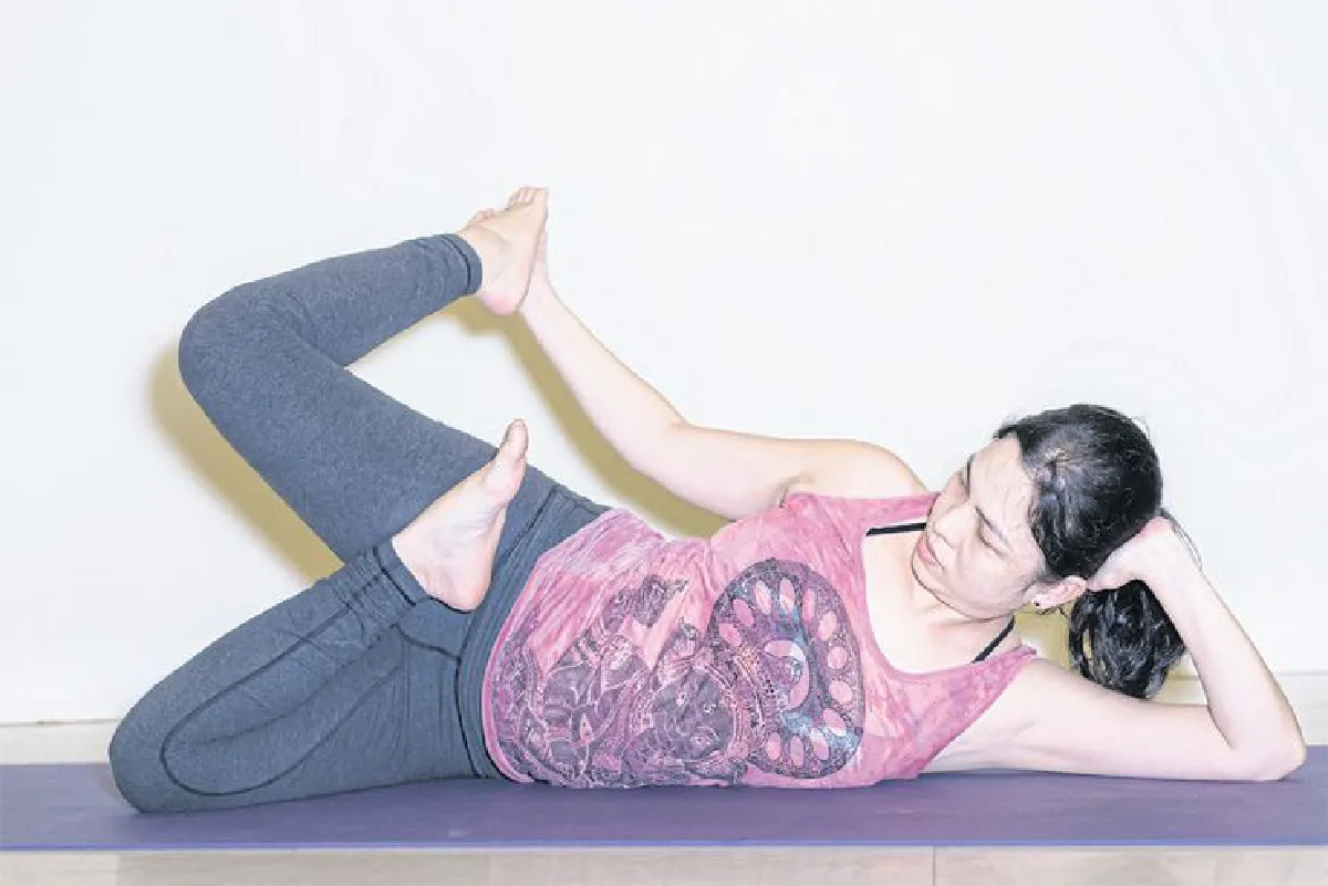 Modified Side-Reclining Leg Lift version B (Anatanasana B)