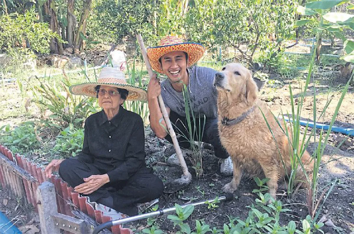 อนุวัต เฟื่องทองแดง  สุขสราญใจในสวนอินทรีย์