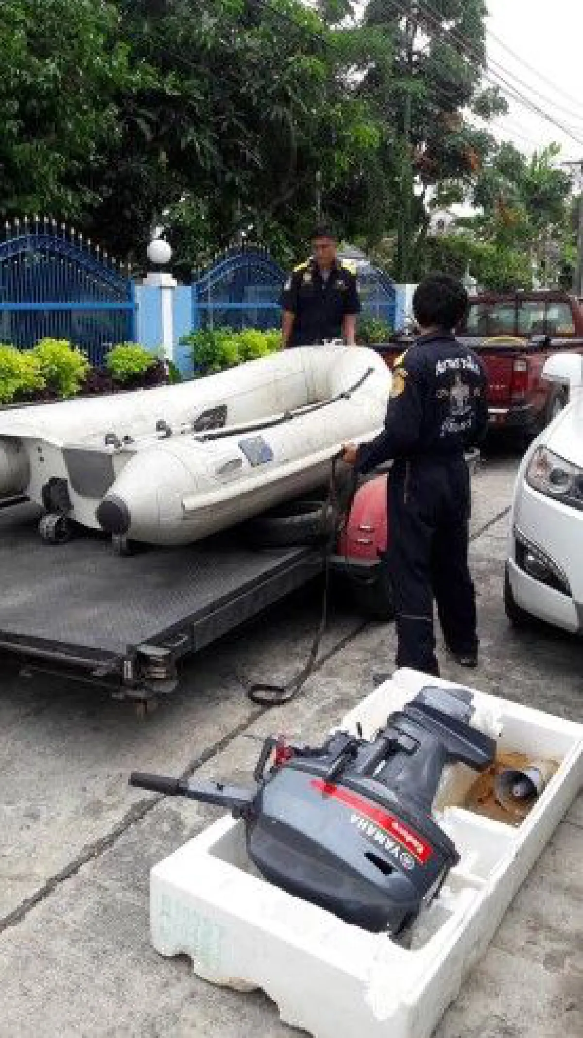 "โจอี้บอย"ส่งเรือยางช่วยผู้ประสบภัยน้ำท่วมภาคใต้