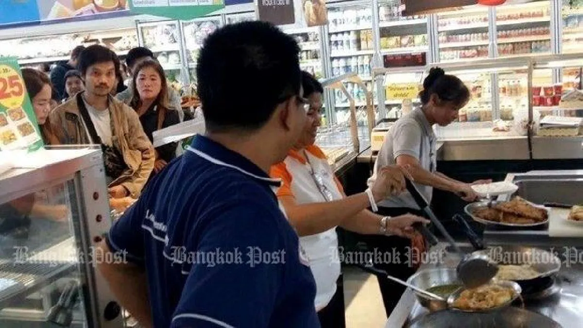 More rain today for South as deaths hit 19, Dramatic rescue in Krabi (Updated)