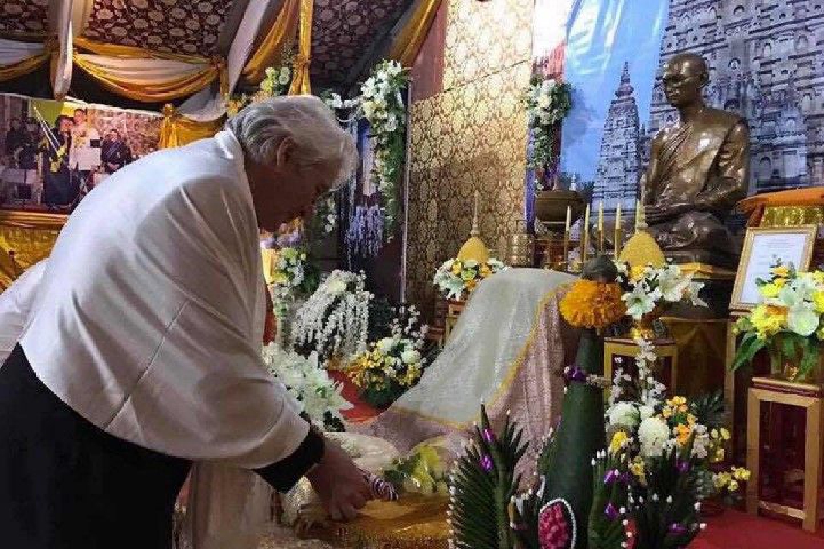 ริชาร์ด เกียร์ ถวายราชสดุดีในหลวง ร.9 ยกย่องราชาที่ทรงงานหนักที่สุดในโลก ริชาร์ด เกียร์ ถวายราชสดุดีในหลวง ร.9 ยกย่องราชาที่ทรงงานหนักที่สุดในโลก