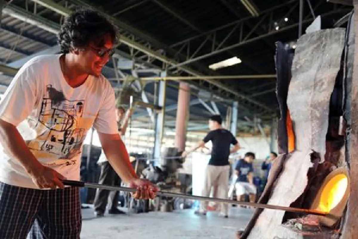 ศิลปะ ‘อัฐิ’ แก้ว สร้างสรรค์ในความทรงจำ
