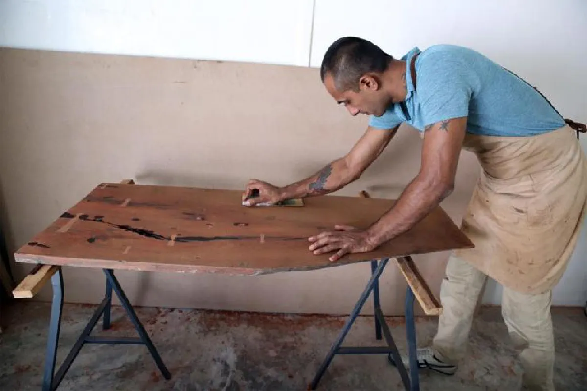 ไฟซาล มาลิก หลงใหลในเสน่ห์ไม้เก่า