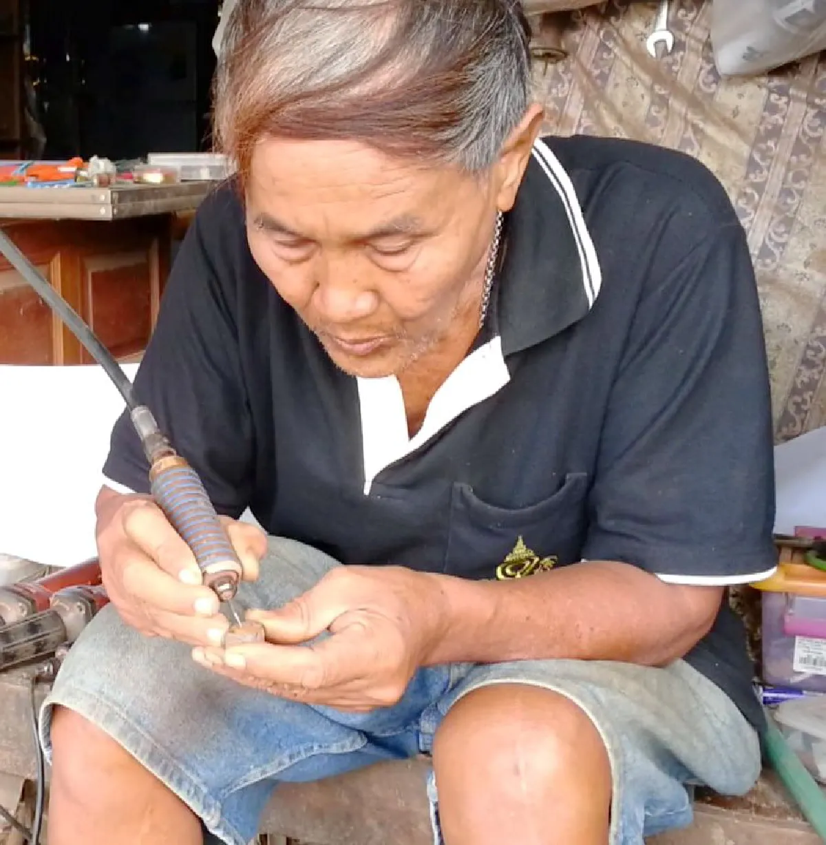 ทึ่ง!อดีตผญบ.ฝึกแกะสลักหิน-ไม้-งาช้างฝีมือขั้นเทพ