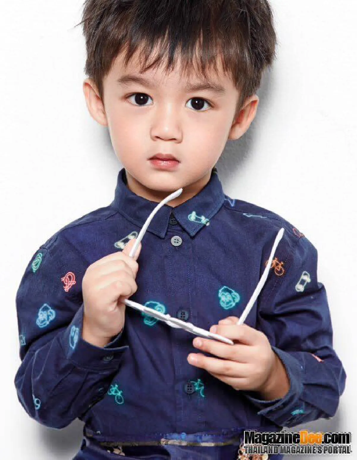 น่ารักน่าเอ็นดู! น้องมะลิ-น้องณดล ถ่ายแบบขึ้นปกนิตยสารแพรว