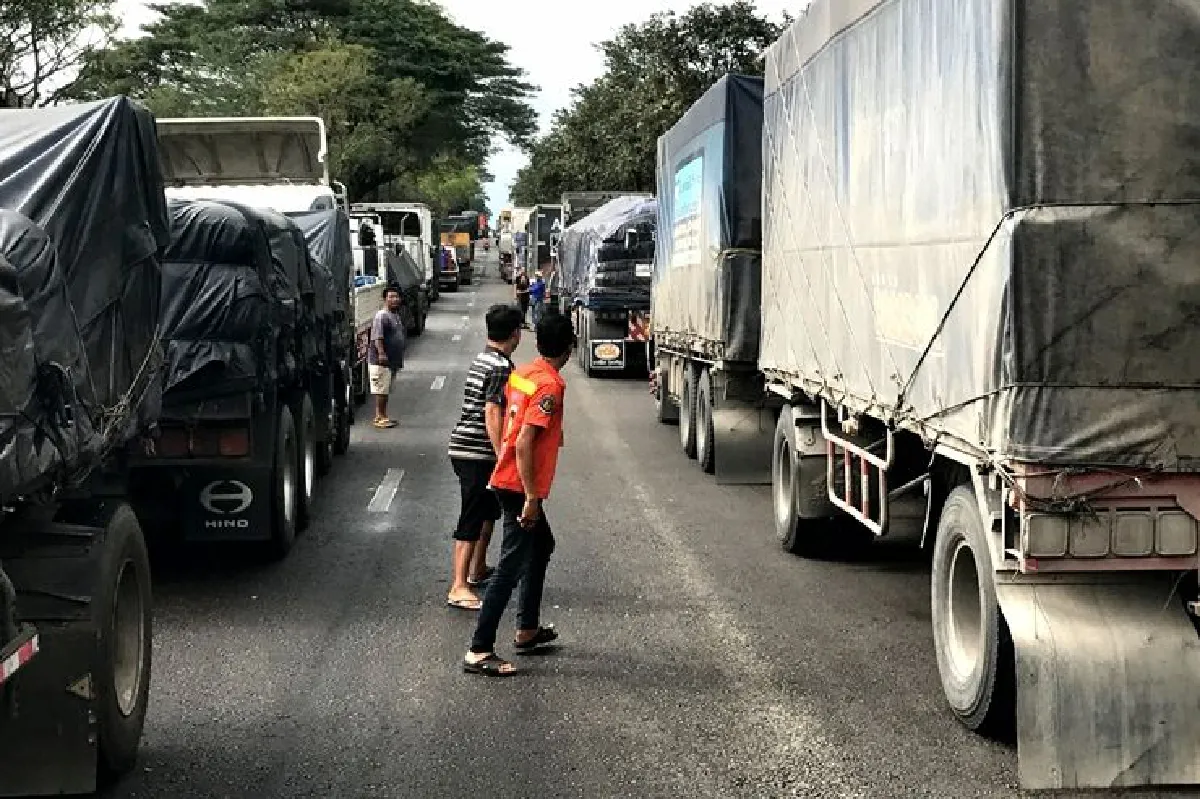 บางสะพานคลายวิกฤตน้ำท่วมลดรถเล็กวิ่งผ่านได้